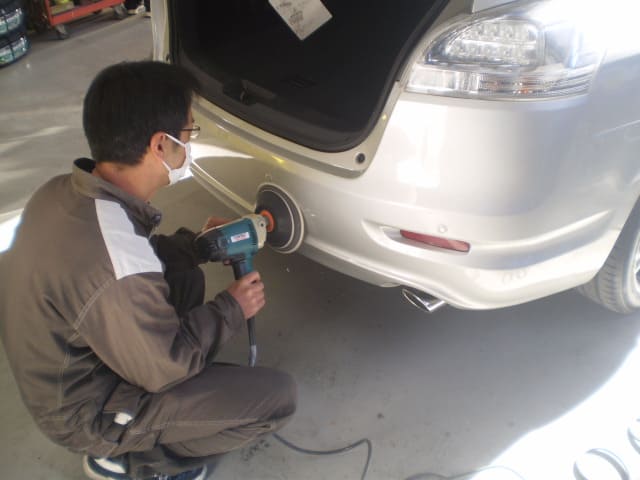 磨き作業